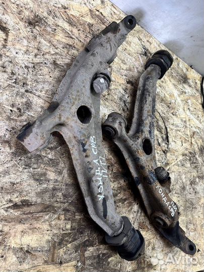 Рычаг передний нижний R Honda crv rd1