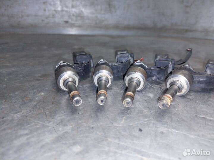 Skoda Octavia A5 Форсунка топливная 1.4