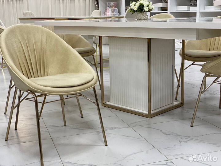 Кухонный стол со стульями