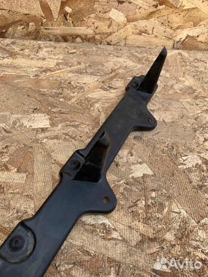 Кронштейн бампера задний Audi A3 8P 1.8 BZB