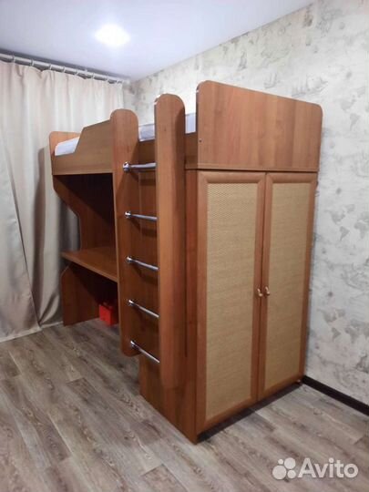 Кровать двухьярусная