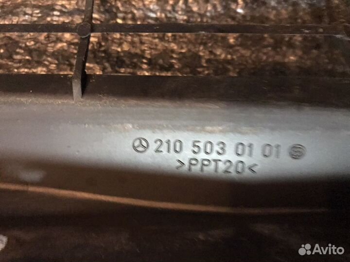 Решотка Вентиляторов Мерседес w210 a2105030101