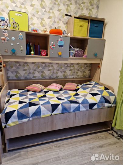 Детская кровать трансформер с подьемным столом