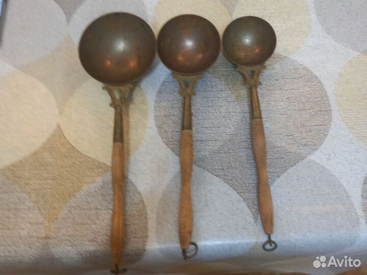 Три антикварных половника