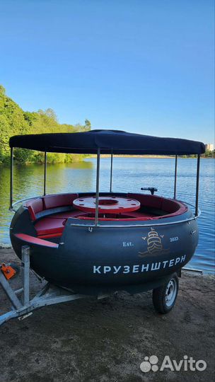 Лодка барбекю с грилем и мотором