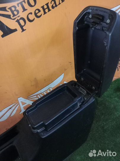 Подлокотник Mitsubishi Lancer 1.3