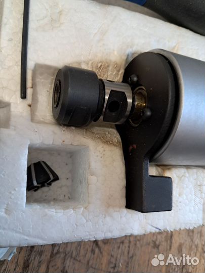 Реверсивный резьбонарезной патрон