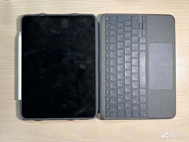 Клавиатура logitech combo touch на iPad pro 11