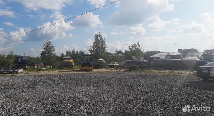 Стоянка катеров, лодок и моторных яхт