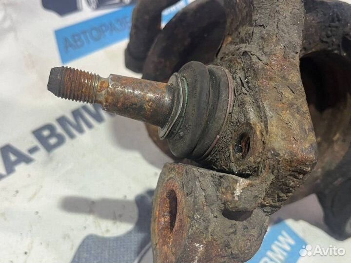 Кулак поворотный передний правый Bmw X3 E83 M47D20