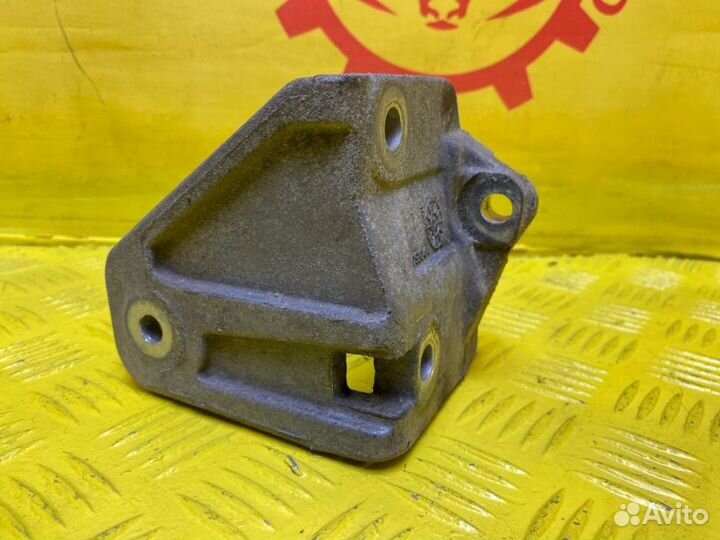 Кронштейн двигателя передний Dodge Journey 2.4 ED3