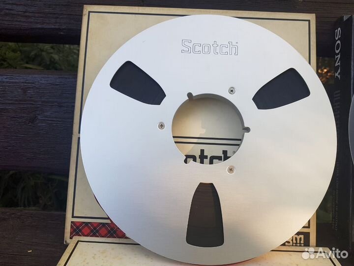 Катушка с магнитной лентой