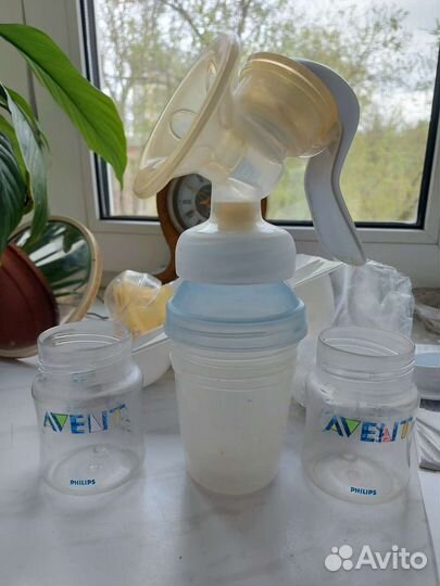 Молокоотсос ручной Avent и аксессуары