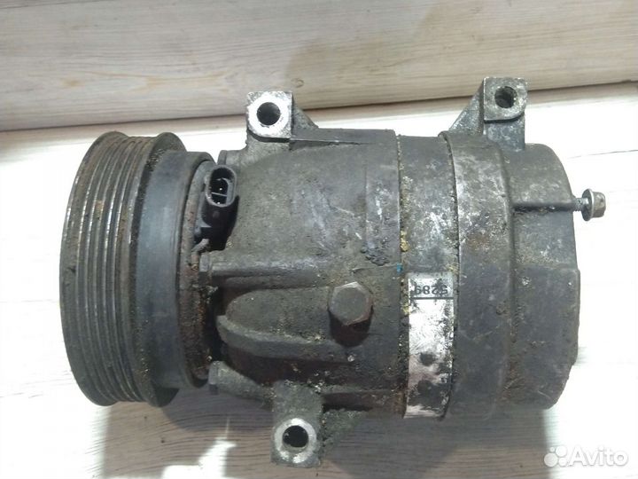 Компрессор кондиционера Renault Scenic 1