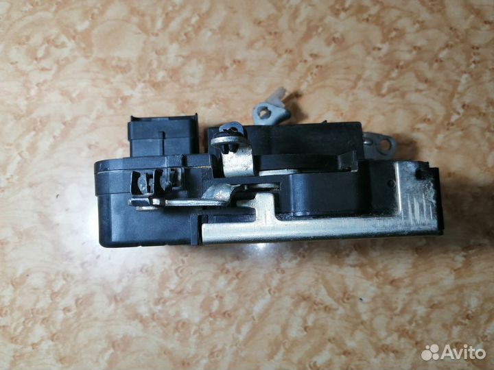 Замок передней правой двери пежо партнёр м59