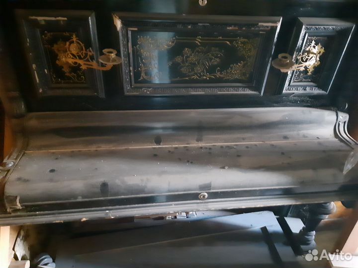 Старинное немецкое пианино (без подсвечников)