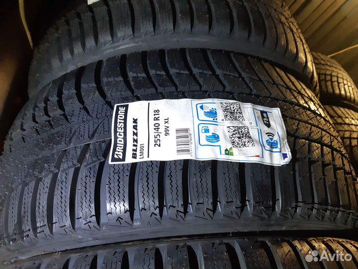 Bridgestone Blizzak LM-001 255/40 R18