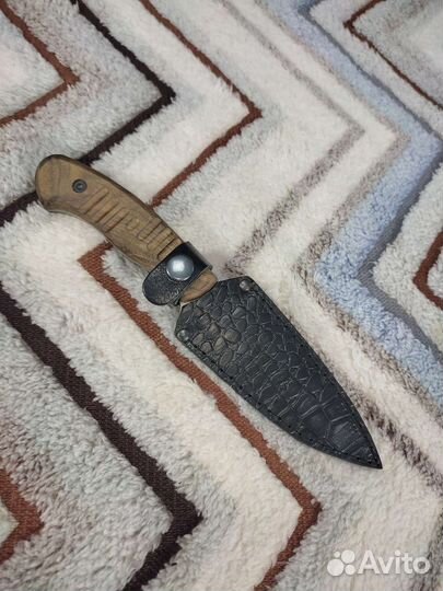 Нож с деревянной ручкой