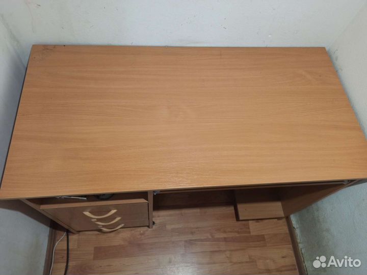 Письменный стол