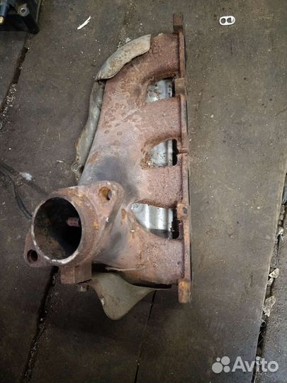 Коллектор выпускной на Волгу Крайслер
