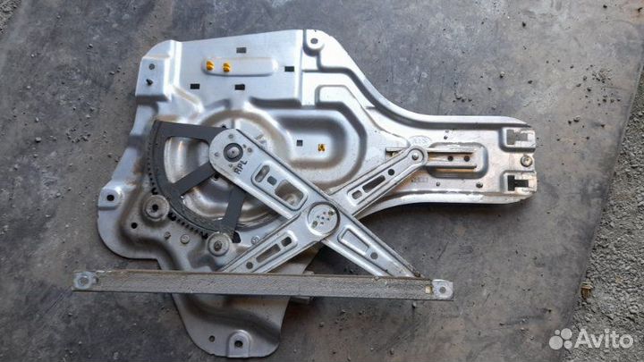 Стеклоподъемник задний левый Kia Cerato 1 хэтчбек