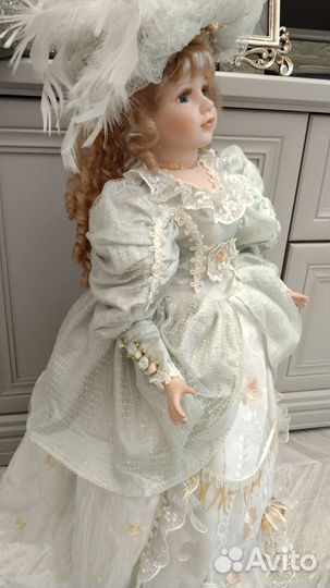 Кукла фарфоровая коллекционная