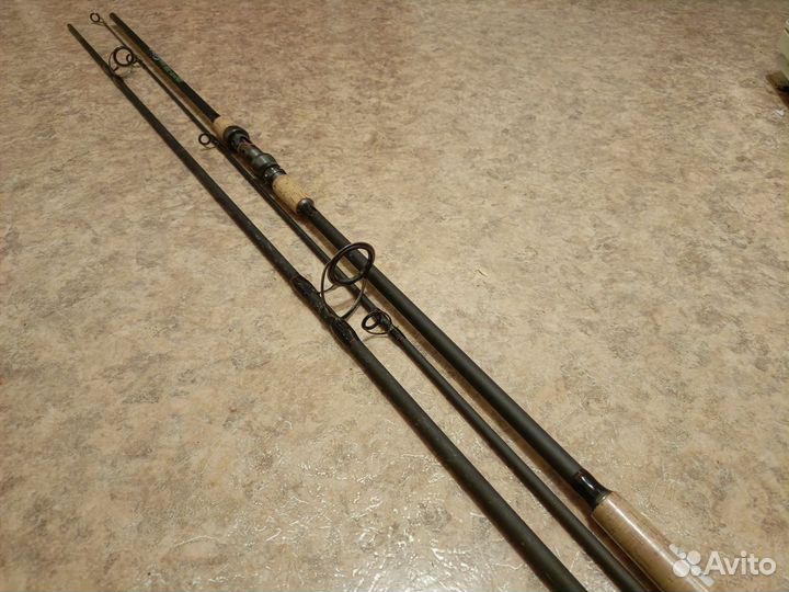 Карповая катушка с удочкой