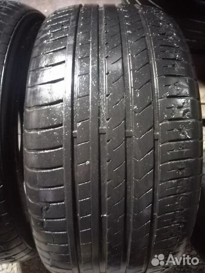 Advanta HTR-700 245/40 R18 28J