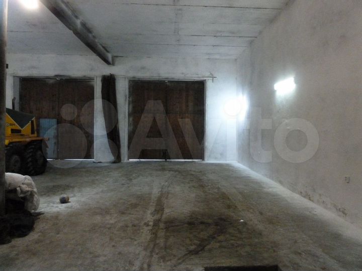 Гараж стоянка для грузовой и спецтехники,213 м.кв