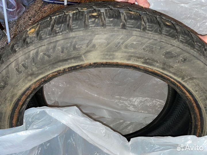 Dunlop SP Winter Ice 01 215/50 R17 95T