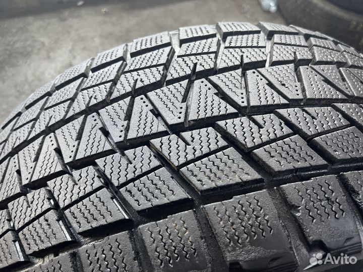 Bridgestone Blizzak DM-V1 275/40 R20 106R