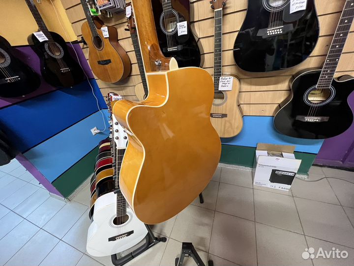 Акустическая гитара