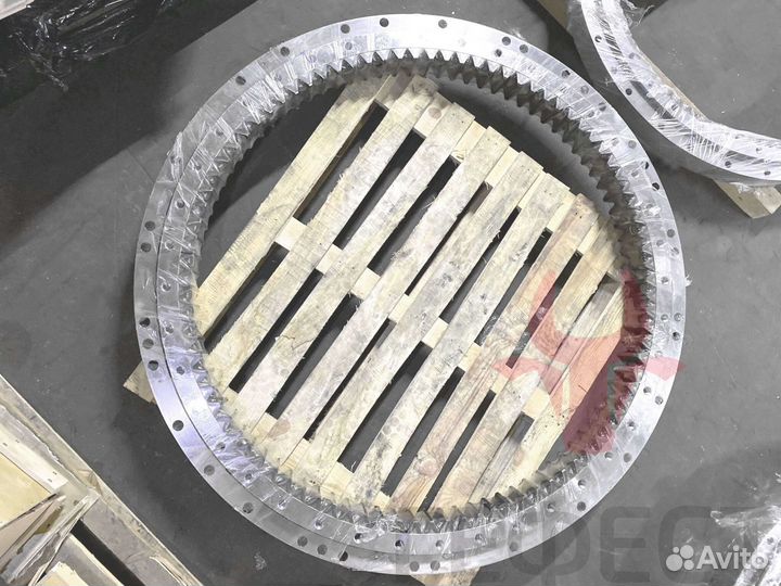 Опорно-поворотный круг Volvo EC300DLR 14570794