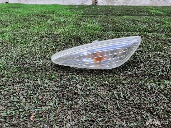 Повторитель в крыло левый Kia Ceed 2 JD 2012-2018