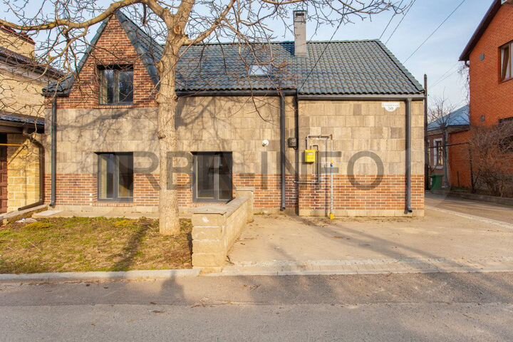 Дом 145 м² на участке 1,2 сот.