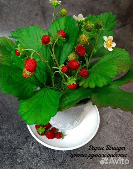 Земляника из холодного фарфора