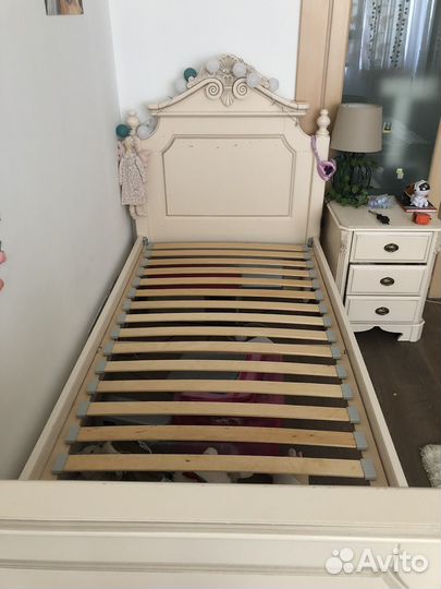 Кровать односпальная 90х200 с матрасом