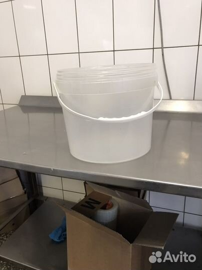 Ведро пластиковое с крышкой пищевое 11 л, много