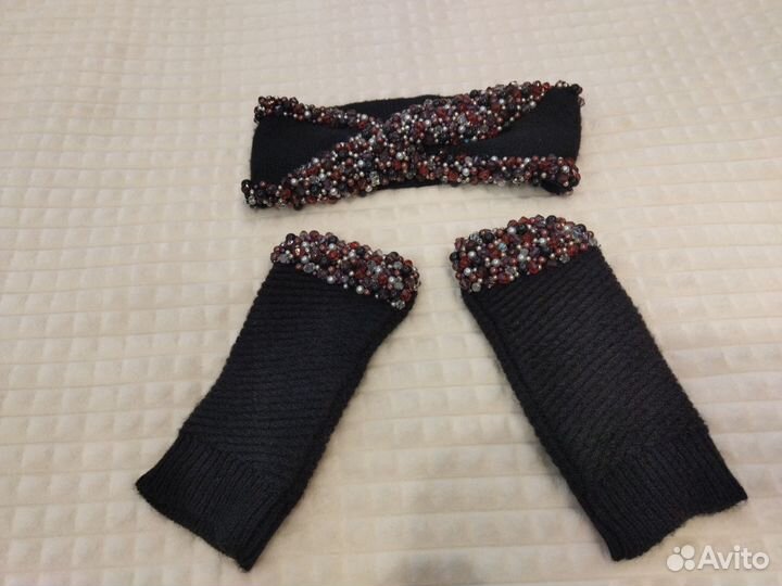 Повязка на голову вязаная с бусинами и митенки
