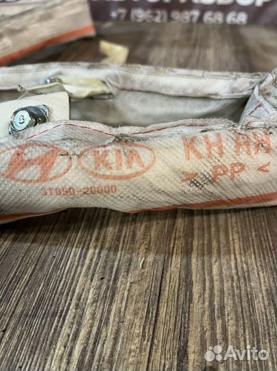 Шторка безопасности правая Kia quoris 3.8