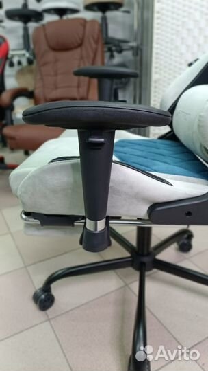 Игровое кресло компьютерное геймерское