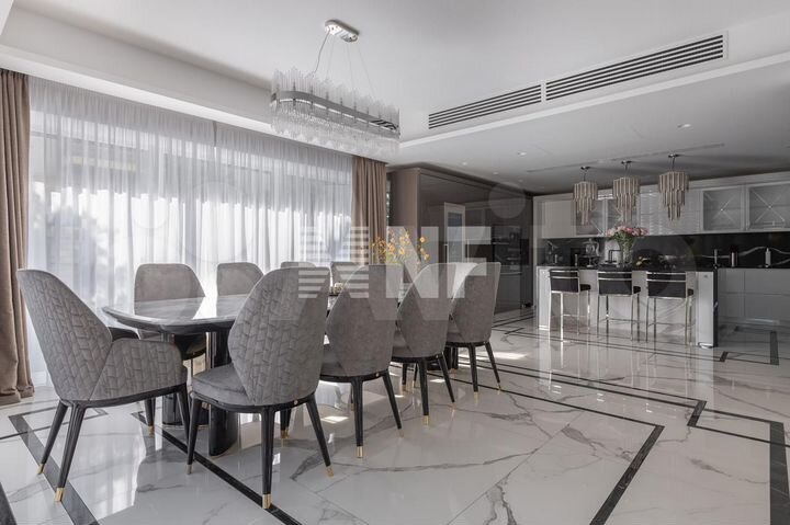 Дом 650 м² на участке 12 сот.