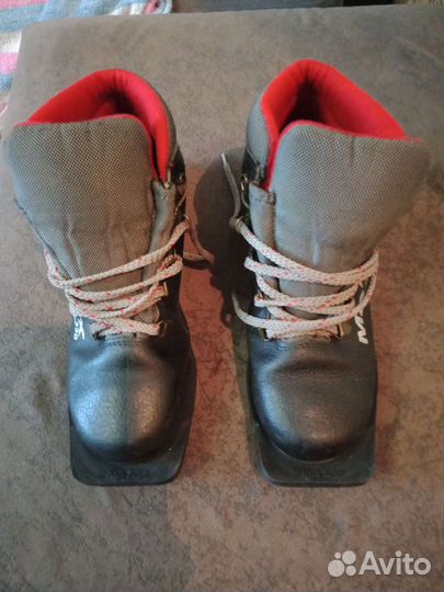 Лыжные ботинки