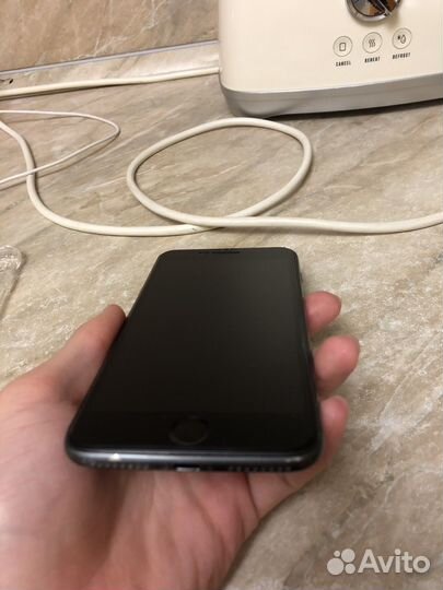 iPhone 8 Plus, 64 ГБ