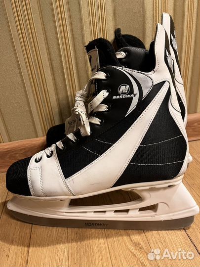 Коньки хоккейные 43 размер