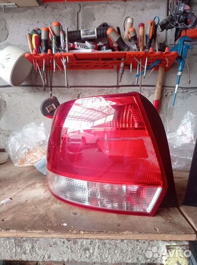 Задний левый фонарь на volkswagen polo седан