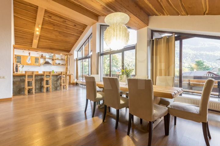 Дом 450 м² на участке 12 сот.