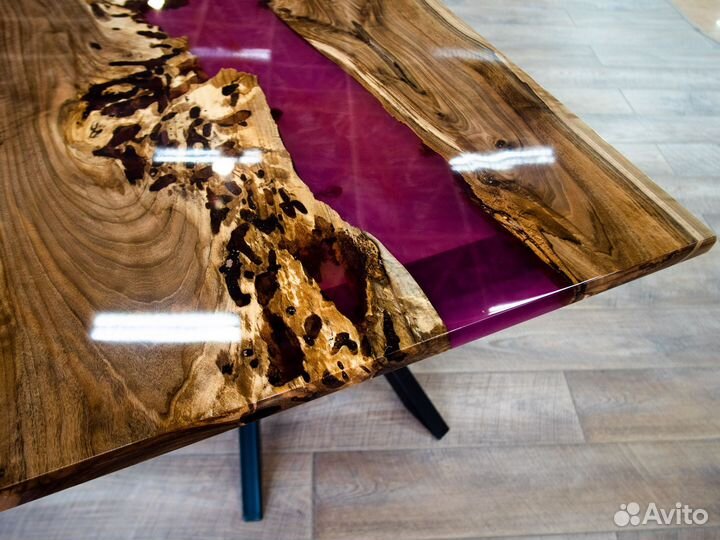 Стол из слэба натурального Грецкого ореха и смолы
