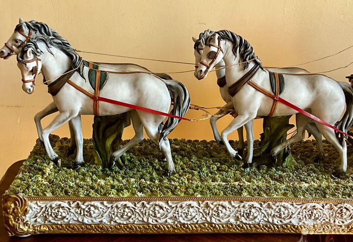 Очень большая карета.93 см. Capodimonte