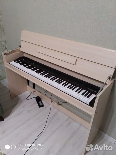 Деревянная стойка под электронное пианино